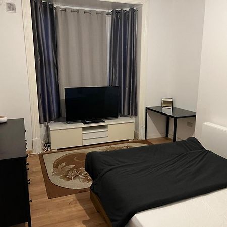 New Flat, Own Bathroom, Sitting Room & Large Bedroom - Walsall Bescot Esterno foto