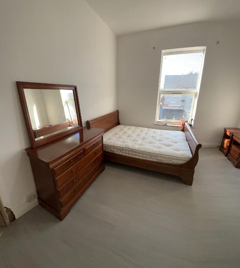 New Flat, Own Bathroom, Sitting Room & Large Bedroom - Walsall Bescot Esterno foto