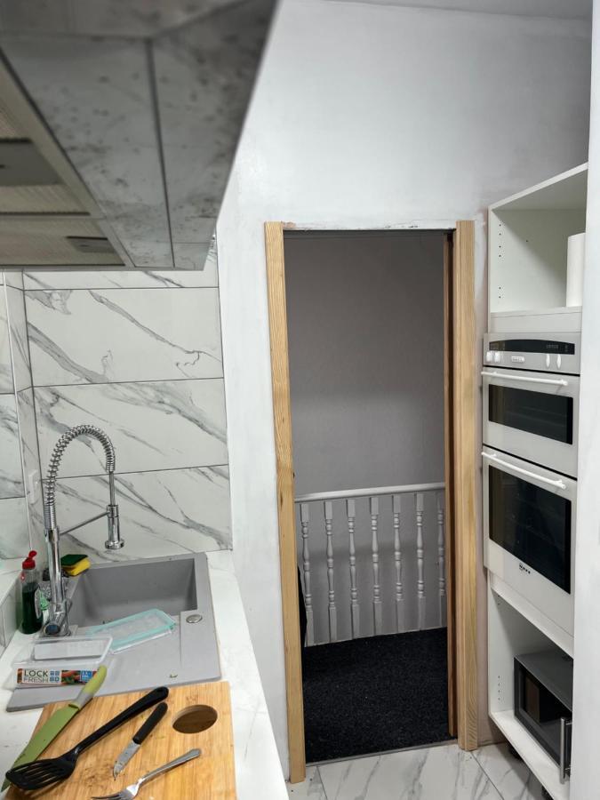 New Flat, Own Bathroom, Sitting Room & Large Bedroom - Walsall Bescot Esterno foto